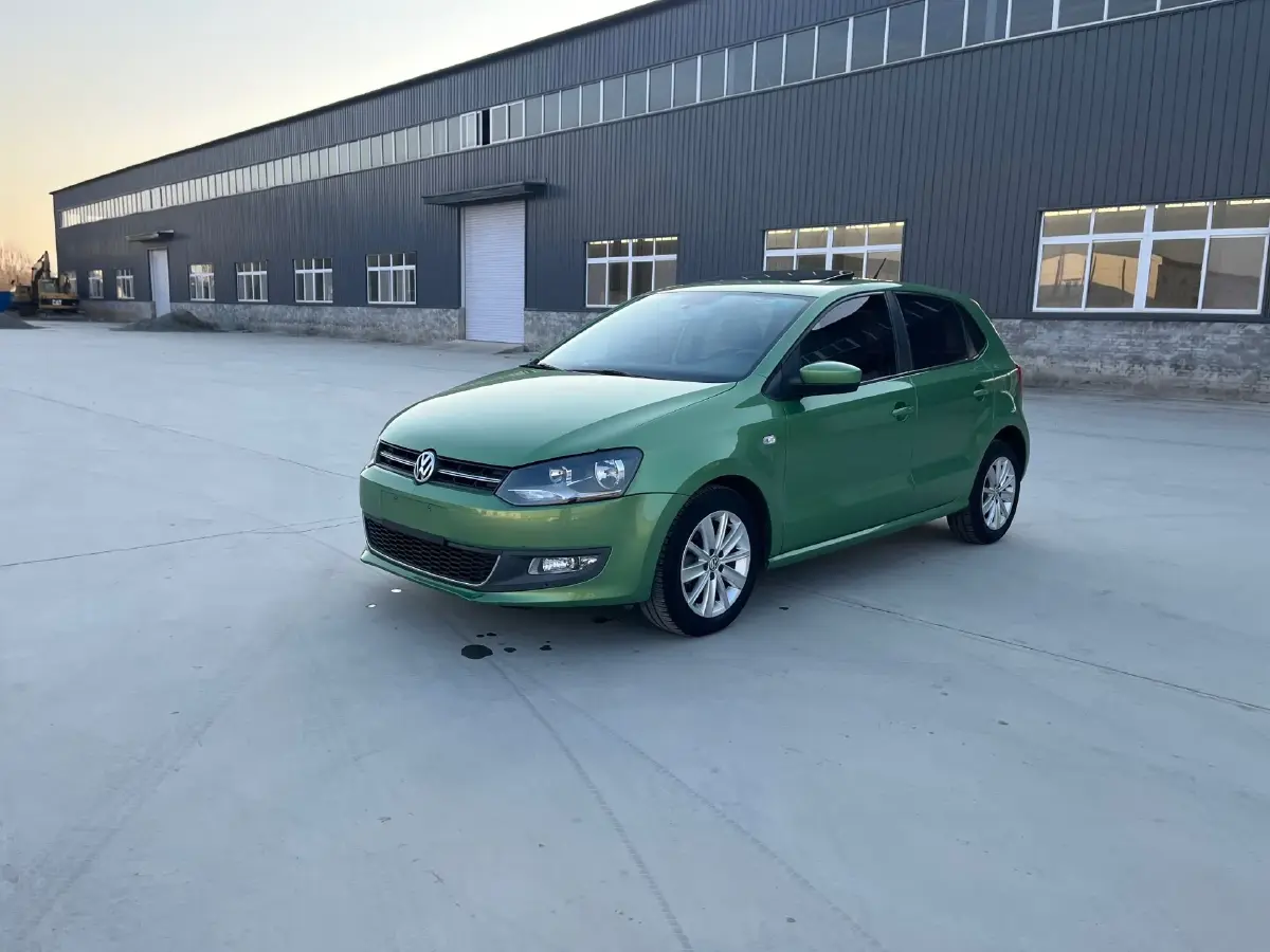 2013 Volkswagen Polo 1.6L 105HP L4 6AT