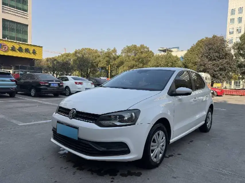 2016 Volkswagen Polo 1.4L 90HP L4 6AT