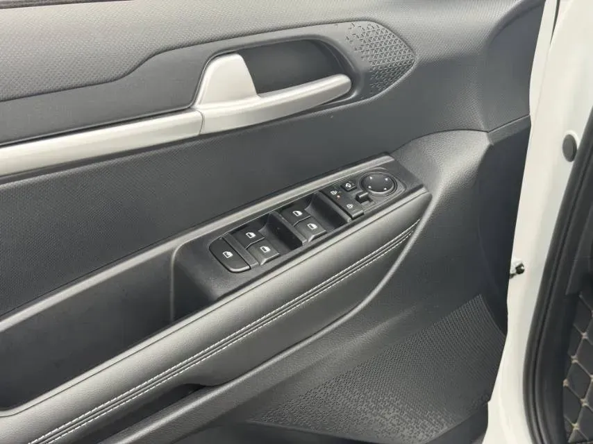 2024 Kia Sonet 1.5L 115HP L4 CVT,autocango,china used car exporter,china ev exporter,chinese used car exporter,chinese used ev exporter