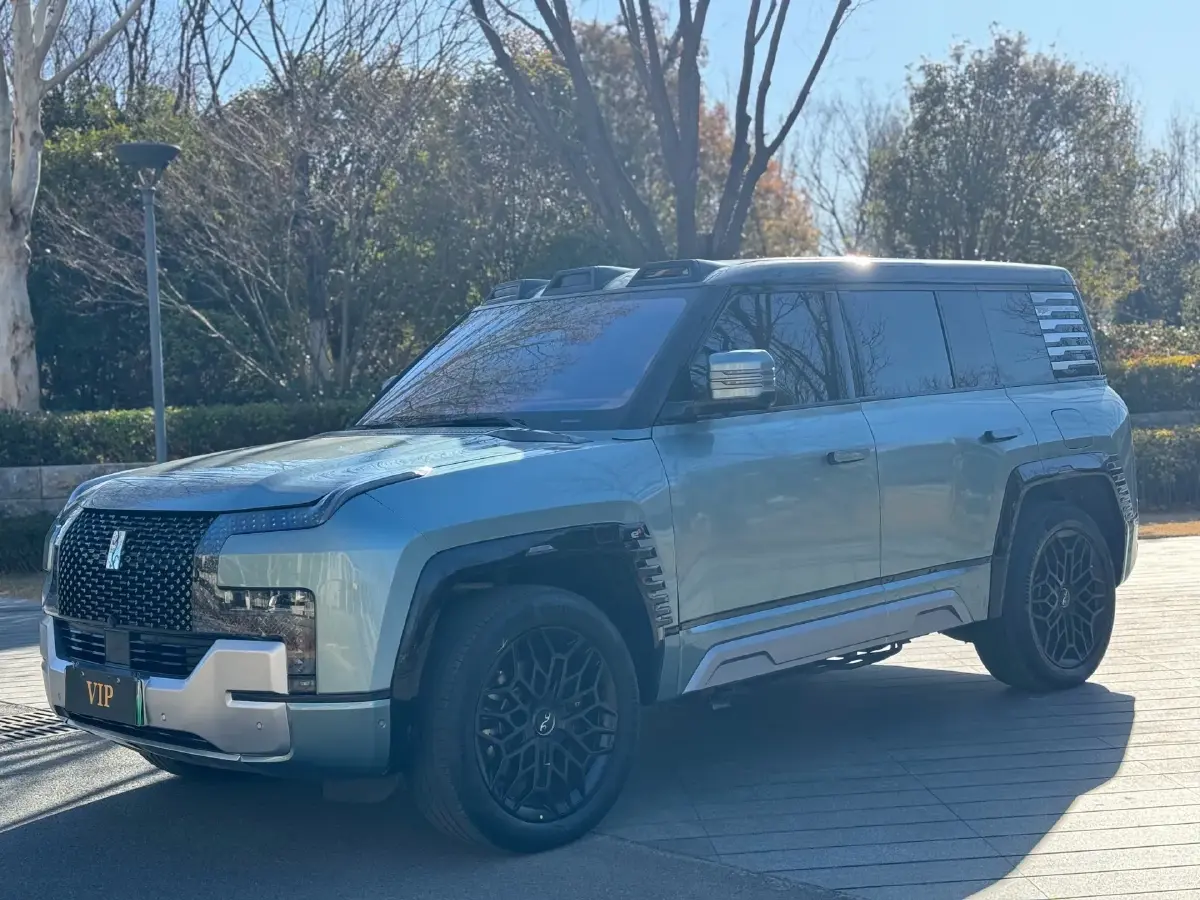 2023 YangWang U8 2.0T 272HP L4 REEV 49.05KWH