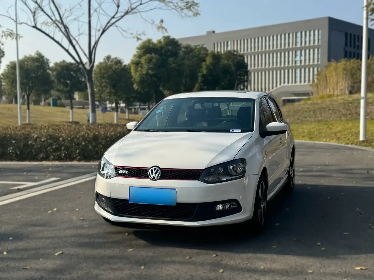 2012 Volkswagen Polo 1.4T 131HP L4 7DCT