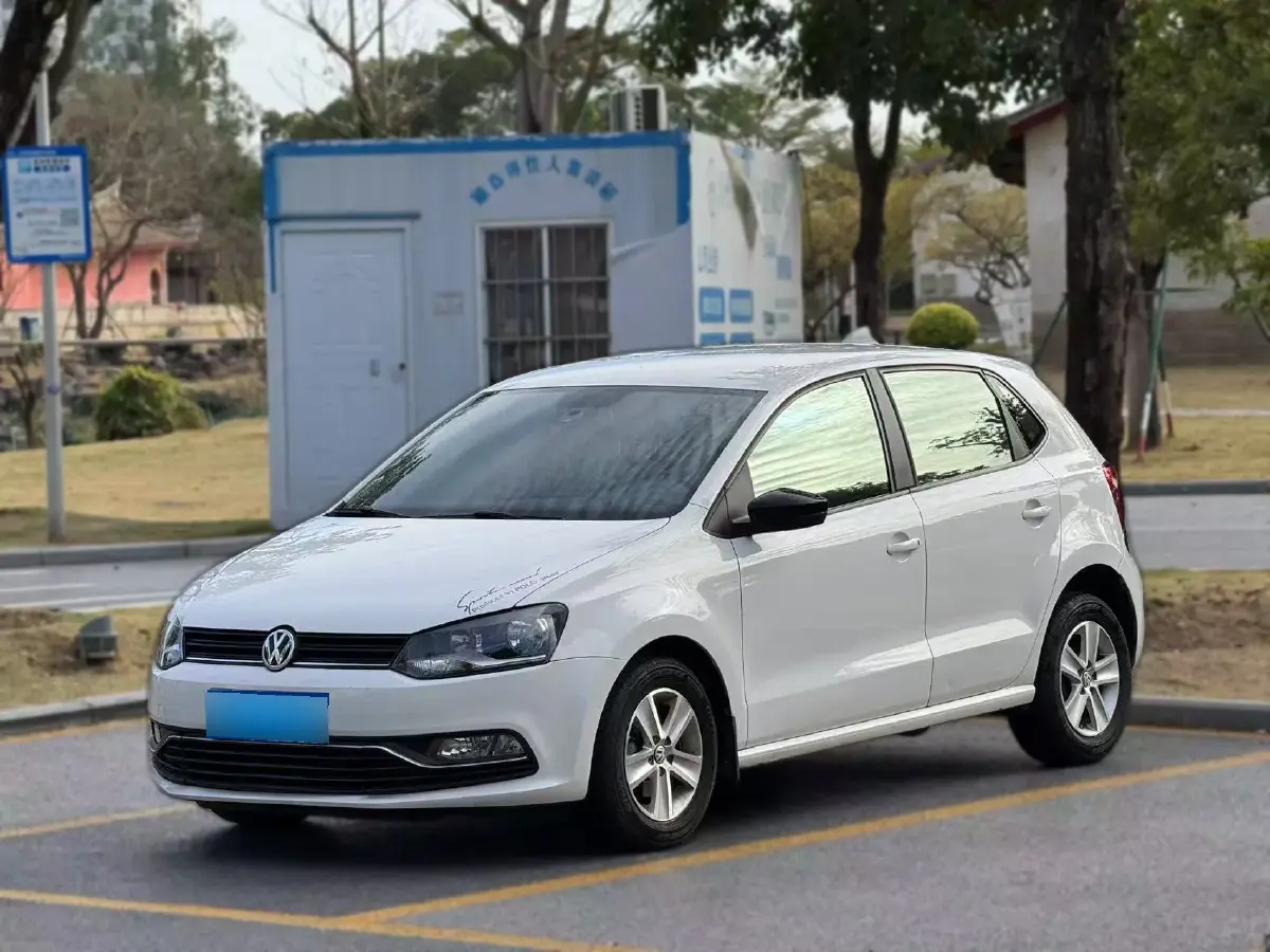 2016 Volkswagen Polo 1.4L 90HP L4 6AT
