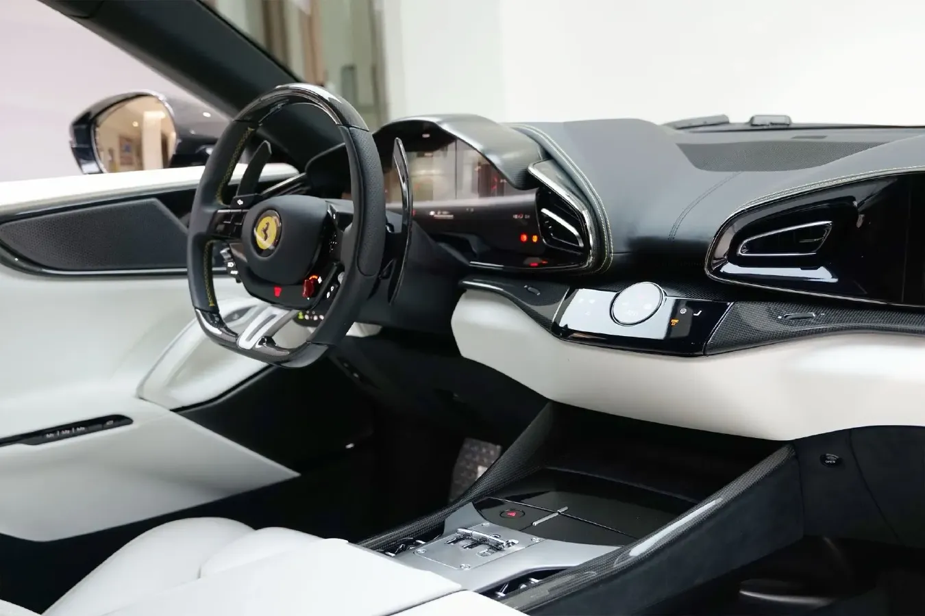 2023 Ferrari Purosangue 6.5L 725HP V12 8DCT,autocango,china used car exporter,china ev exporter,chinese used car exporter,chinese used ev exporter