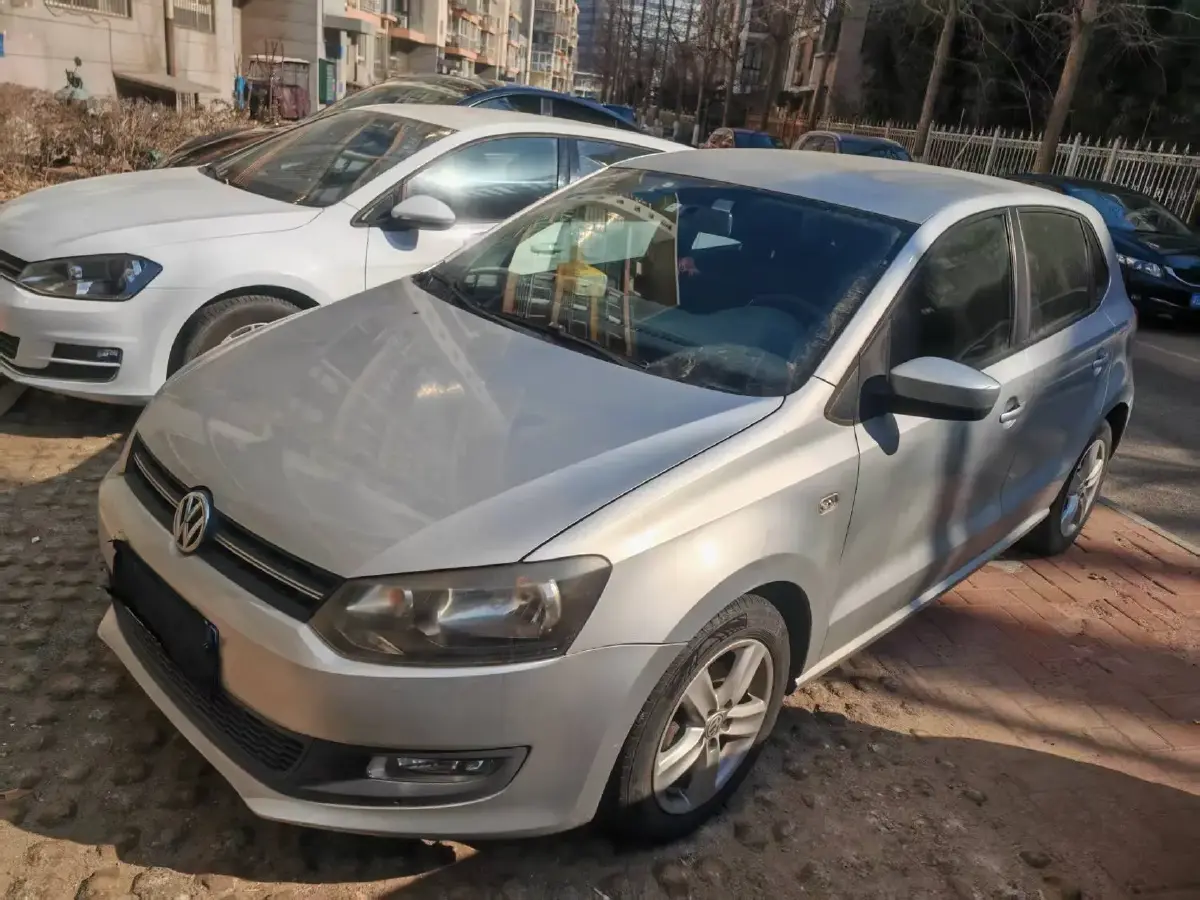 2011 Volkswagen Polo 1.4L 86HP L4 6AT