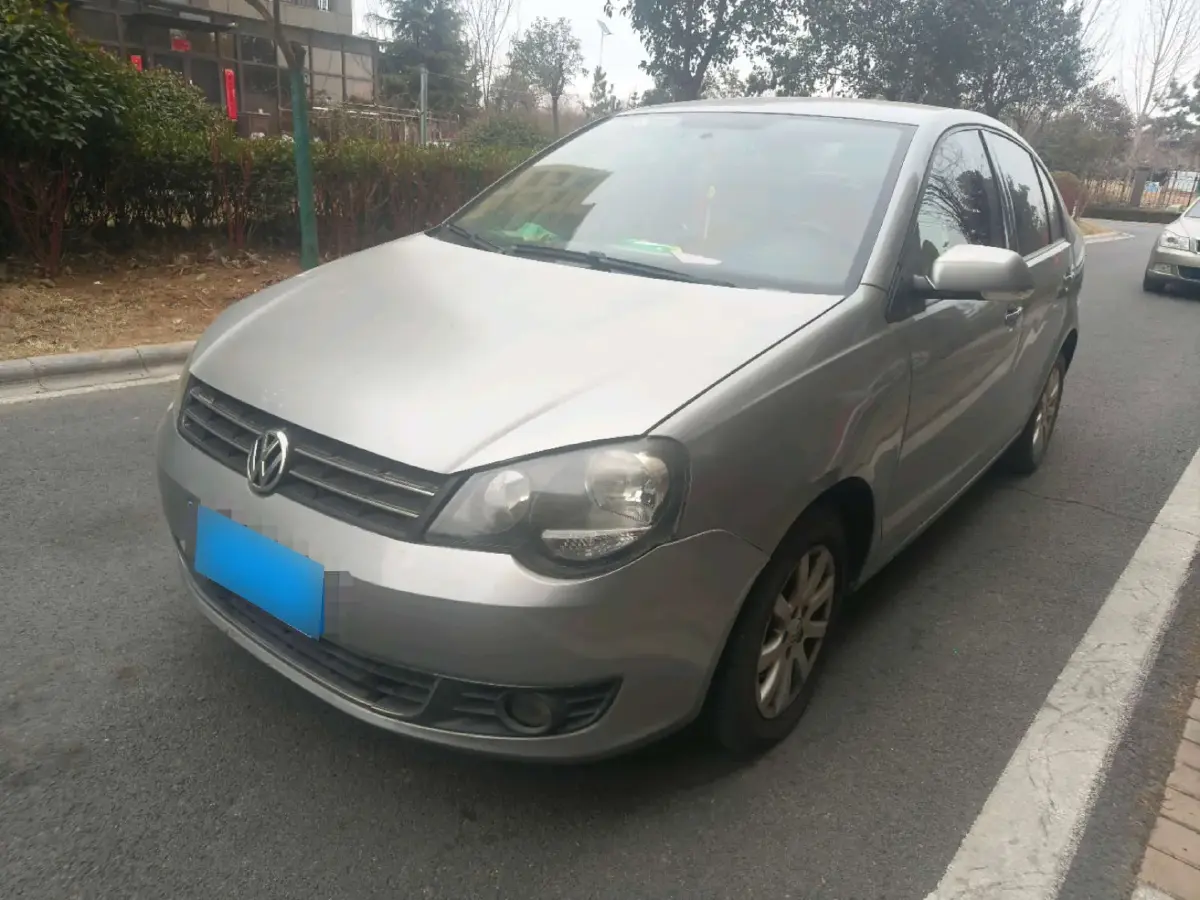 2011 Volkswagen Polo 1.4L 86HP L4 6AT