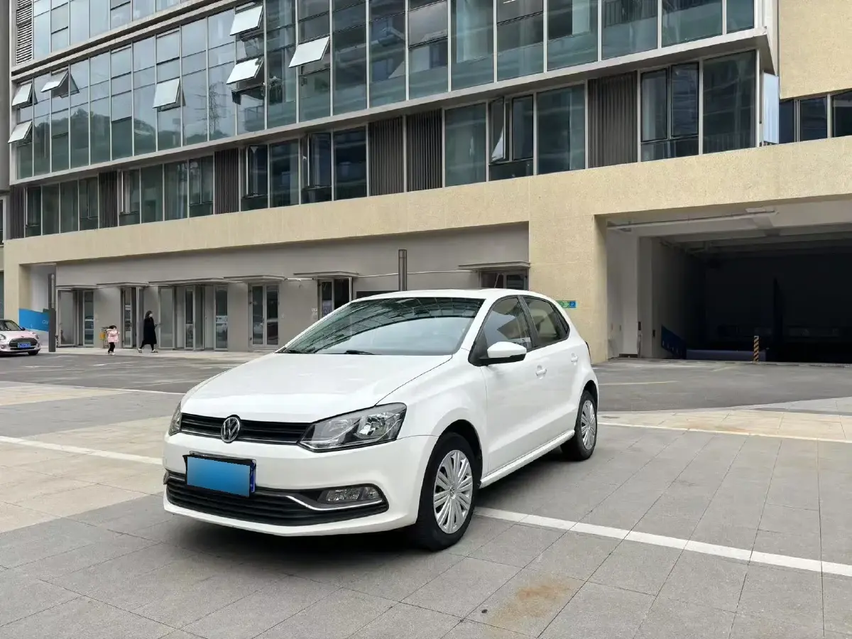 2016 Volkswagen Polo 1.6L 110HP L4 5MT