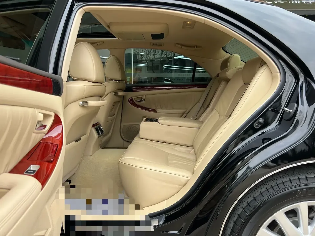 2009 HongQi ShengShi 4.3L 280HP V8 6AT,autocango,china used car exporter,china ev exporter,chinese used car exporter,chinese used ev exporter
