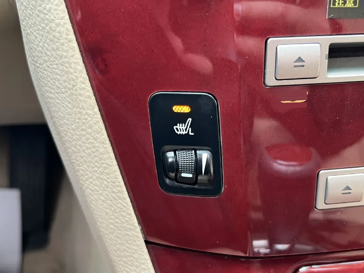 2009 HongQi ShengShi 4.3L 280HP V8 6AT,autocango,china used car exporter,china ev exporter,chinese used car exporter,chinese used ev exporter