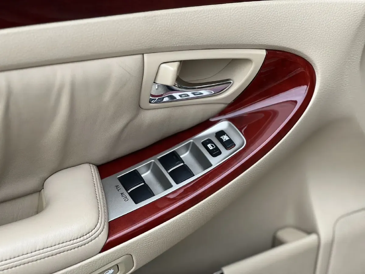 2009 HongQi ShengShi 4.3L 280HP V8 6AT,autocango,china used car exporter,china ev exporter,chinese used car exporter,chinese used ev exporter