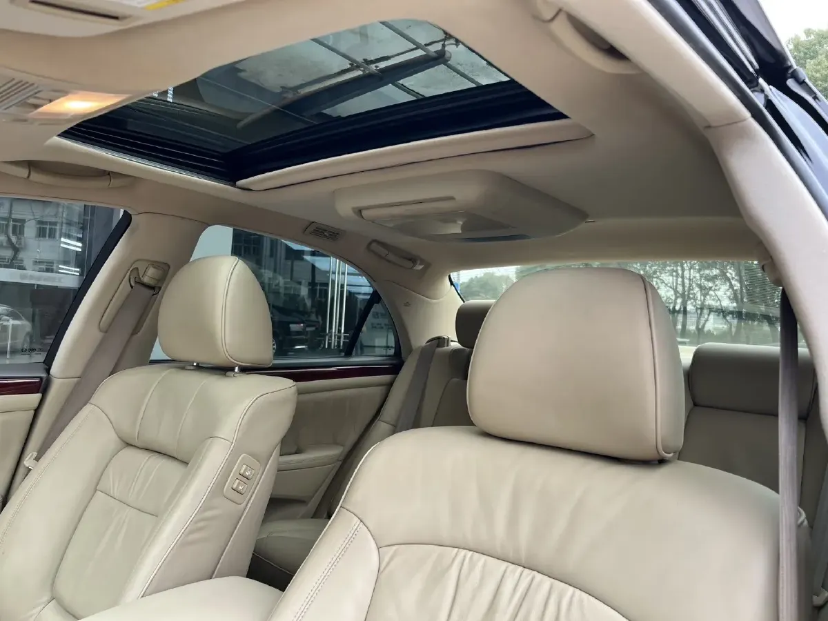 2009 HongQi ShengShi 4.3L 280HP V8 6AT,autocango,china used car exporter,china ev exporter,chinese used car exporter,chinese used ev exporter