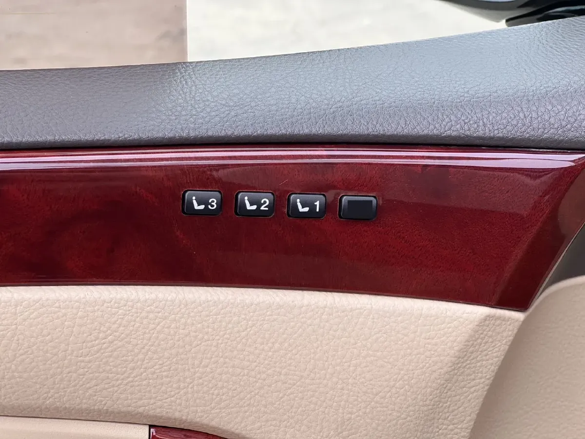 2009 HongQi ShengShi 4.3L 280HP V8 6AT,autocango,china used car exporter,china ev exporter,chinese used car exporter,chinese used ev exporter