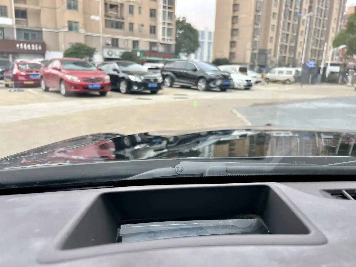 2009 HongQi ShengShi 4.3L 280HP V8 6AT,autocango,china used car exporter,china ev exporter,chinese used car exporter,chinese used ev exporter