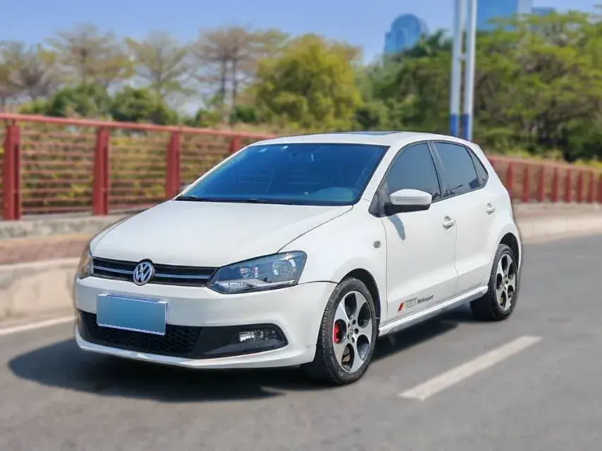 2012 Volkswagen Polo 1.4T 131HP L4 7DCT