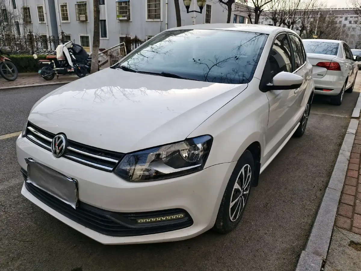 2016 Volkswagen Polo 1.4L 90HP L4 6AT