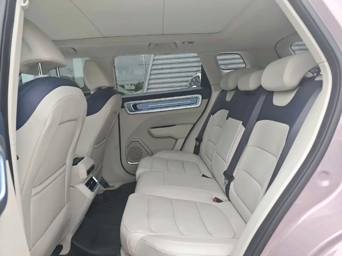 2025 Geely ICON 1.5T 181HP L4 7DCT,autocango,china used car exporter,china ev exporter,chinese used car exporter,chinese used ev exporter