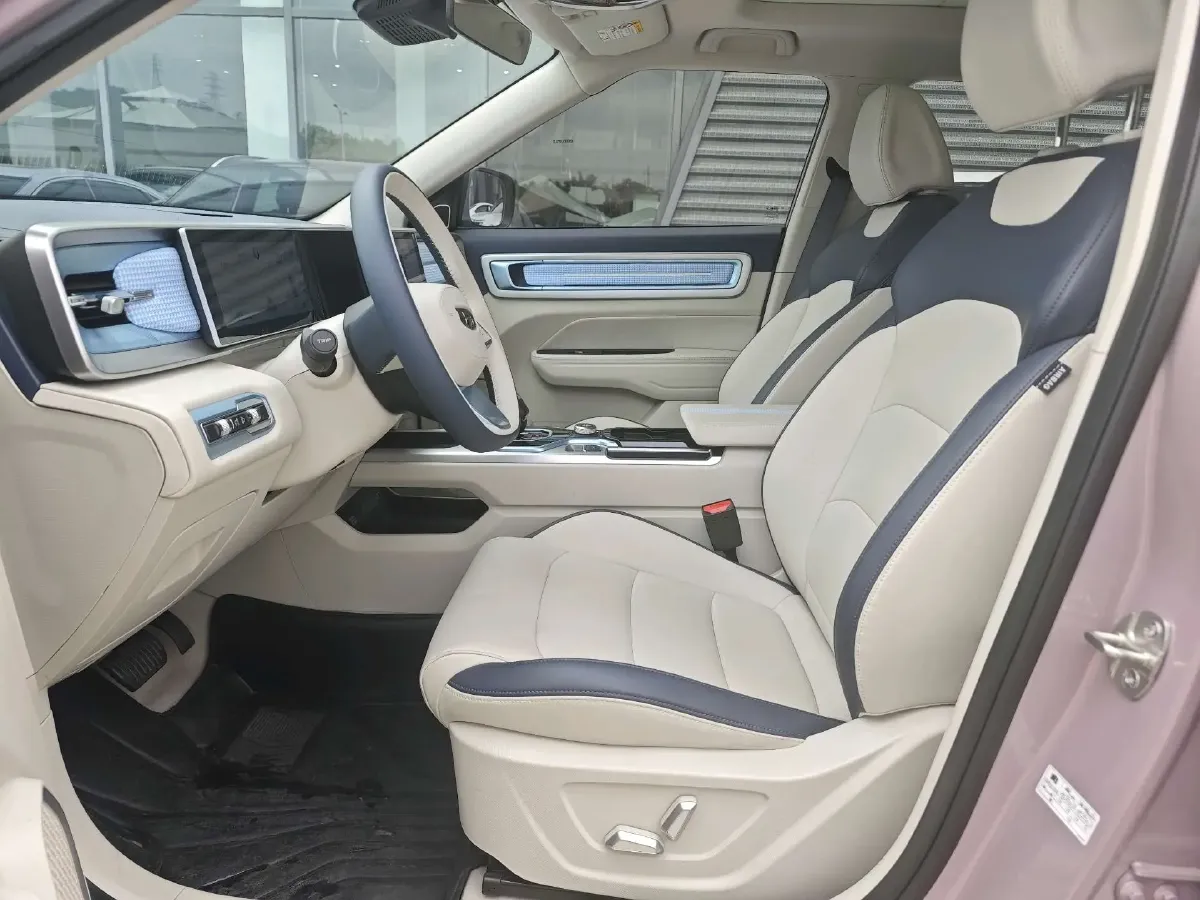 2025 Geely ICON 1.5T 181HP L4 7DCT,autocango,china used car exporter,china ev exporter,chinese used car exporter,chinese used ev exporter