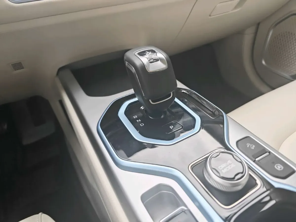 2025 Geely ICON 1.5T 181HP L4 7DCT,autocango,china used car exporter,china ev exporter,chinese used car exporter,chinese used ev exporter