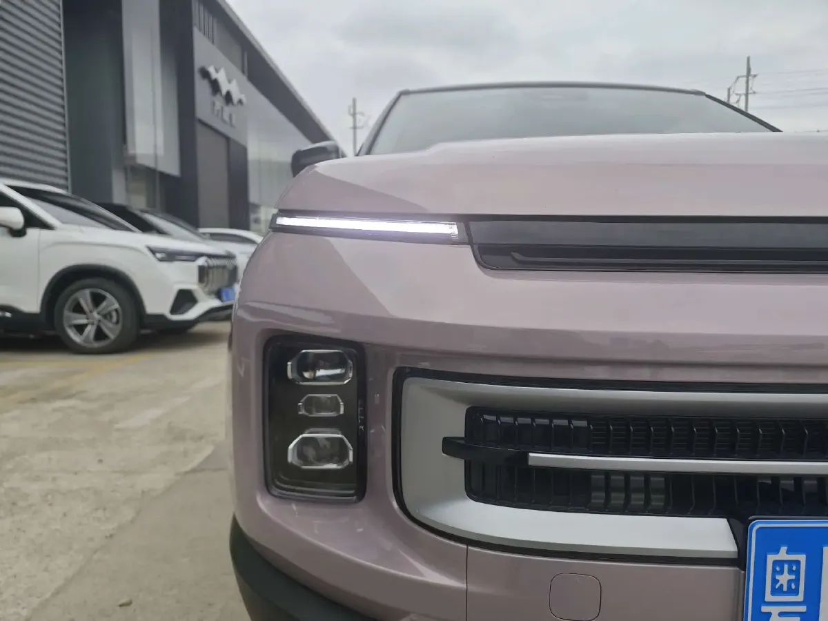 2025 Geely ICON 1.5T 181HP L4 7DCT,autocango,china used car exporter,china ev exporter,chinese used car exporter,chinese used ev exporter