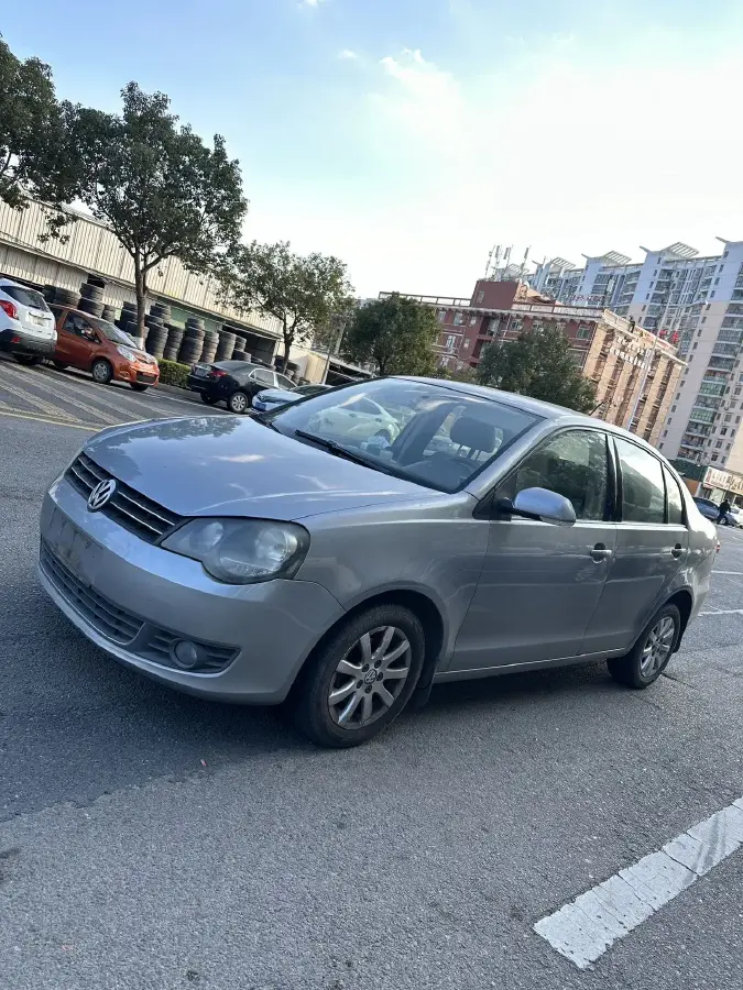 2011 Volkswagen Polo 1.4L 86HP L4 6AT