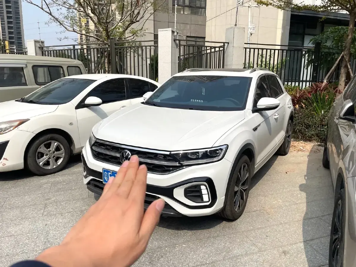 2023 Volkswagen T-Roc 1.5T 160HP L4 7DCT