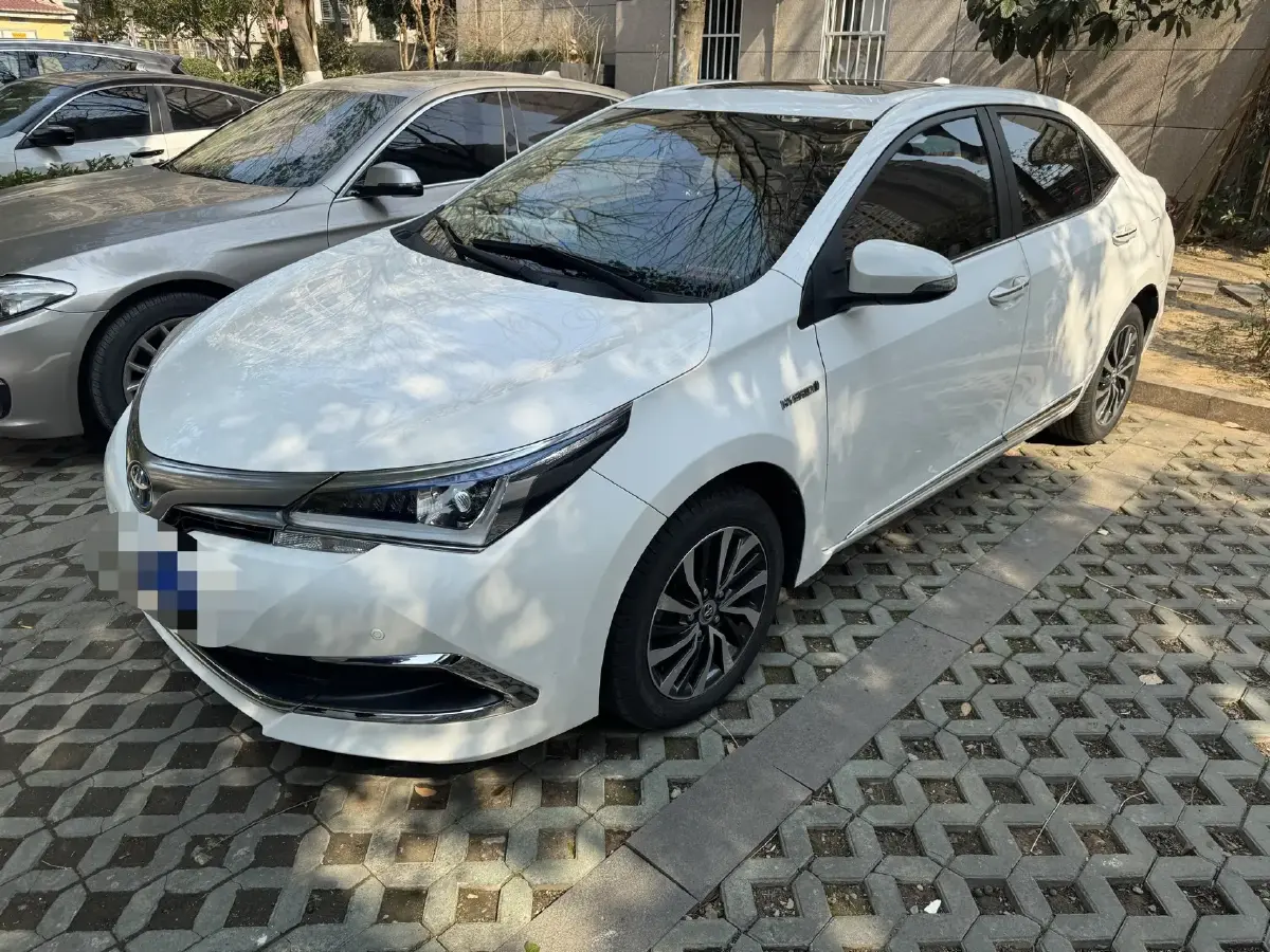 2016 Toyota Corolla 1.8L 99HP L4 E-CVT Hybrid