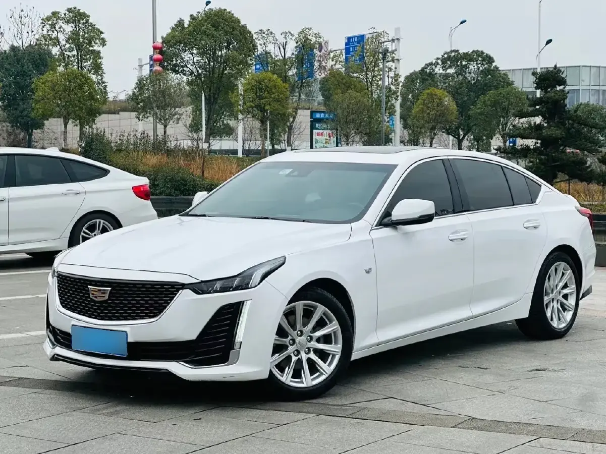 2022 Cadillac CT5 2.0T 237HP L4 10AT