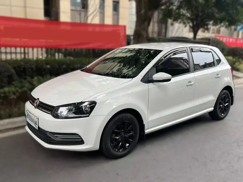 2016 Volkswagen Polo 1.4L 90HP L4 6AT
