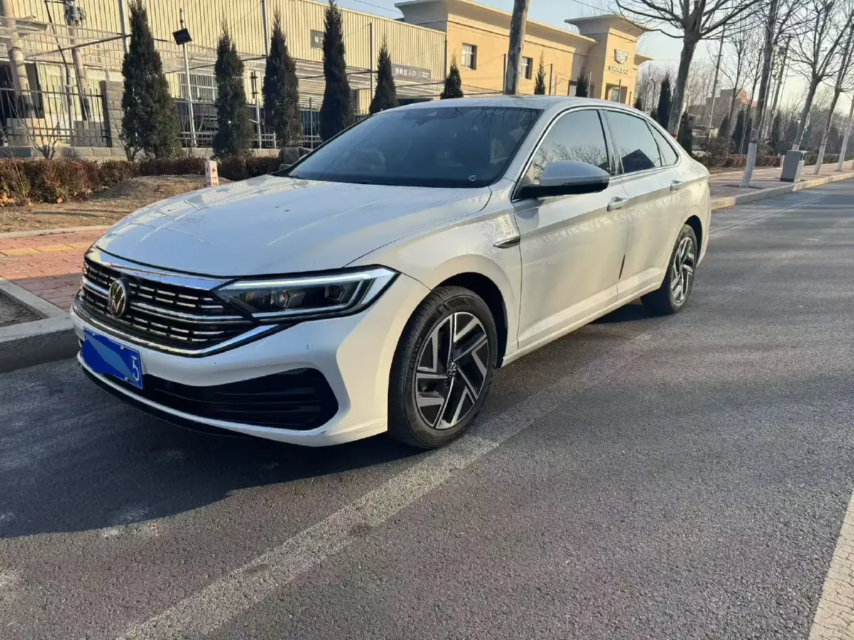 2023 Volkswagen Sagitar 1.5T 160HP L4 7DCT