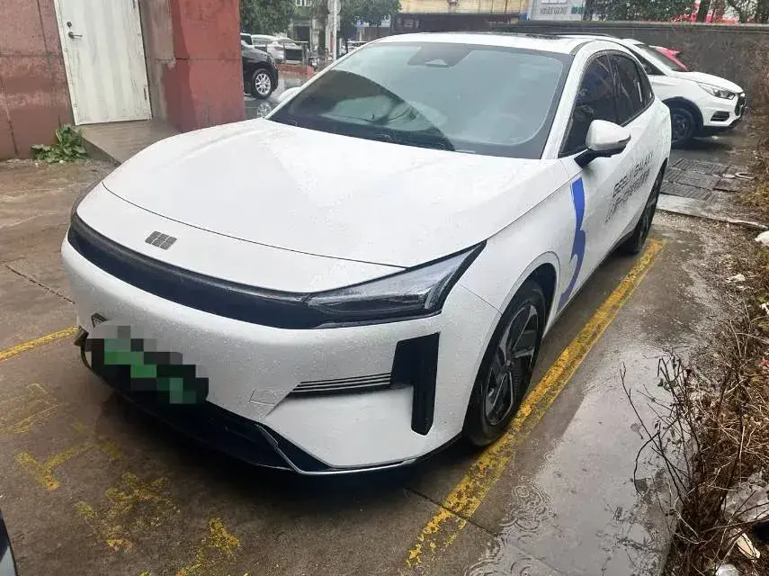 2024 Geely Galaxy L6 1.5T 163HP L4 3DHT PHEV