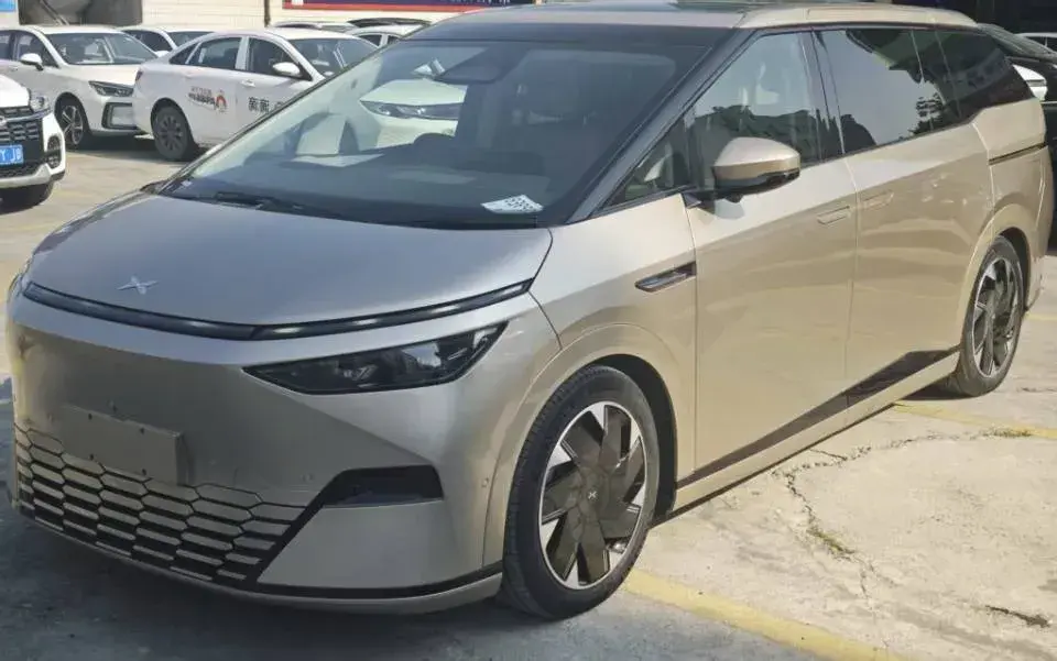 2024 Xpeng X9 BEV 84.5KWH