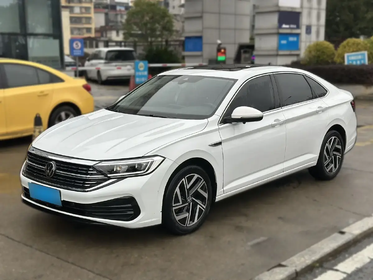 2023 Volkswagen Sagitar 1.5T 160HP L4 7DCT