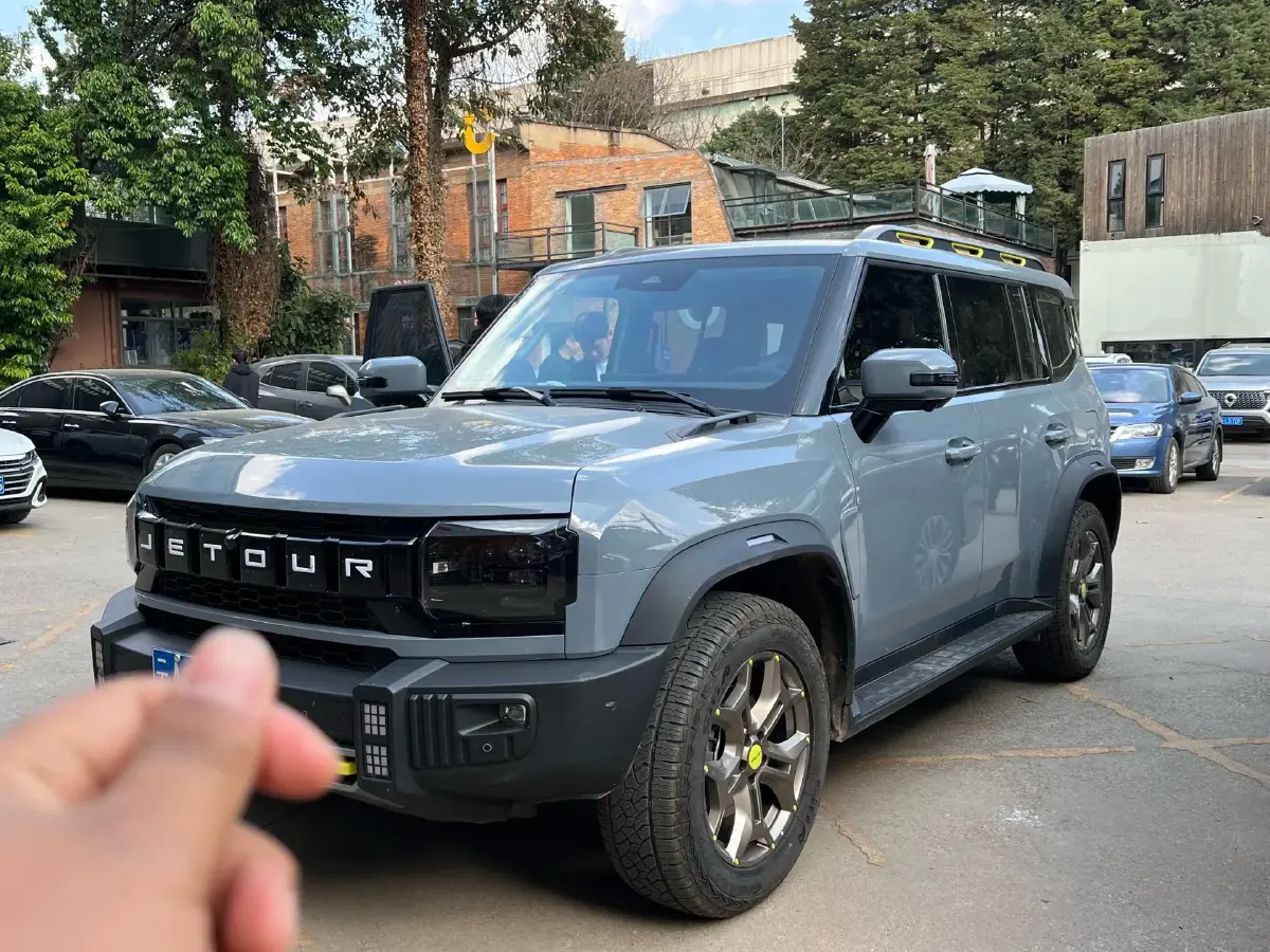 2023 Jetour Traveller 2.0T 254HP L4 8AT