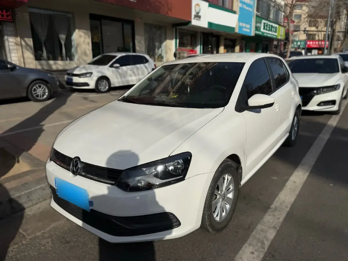 2016 Volkswagen Polo 1.4L 90HP L4 6AT
