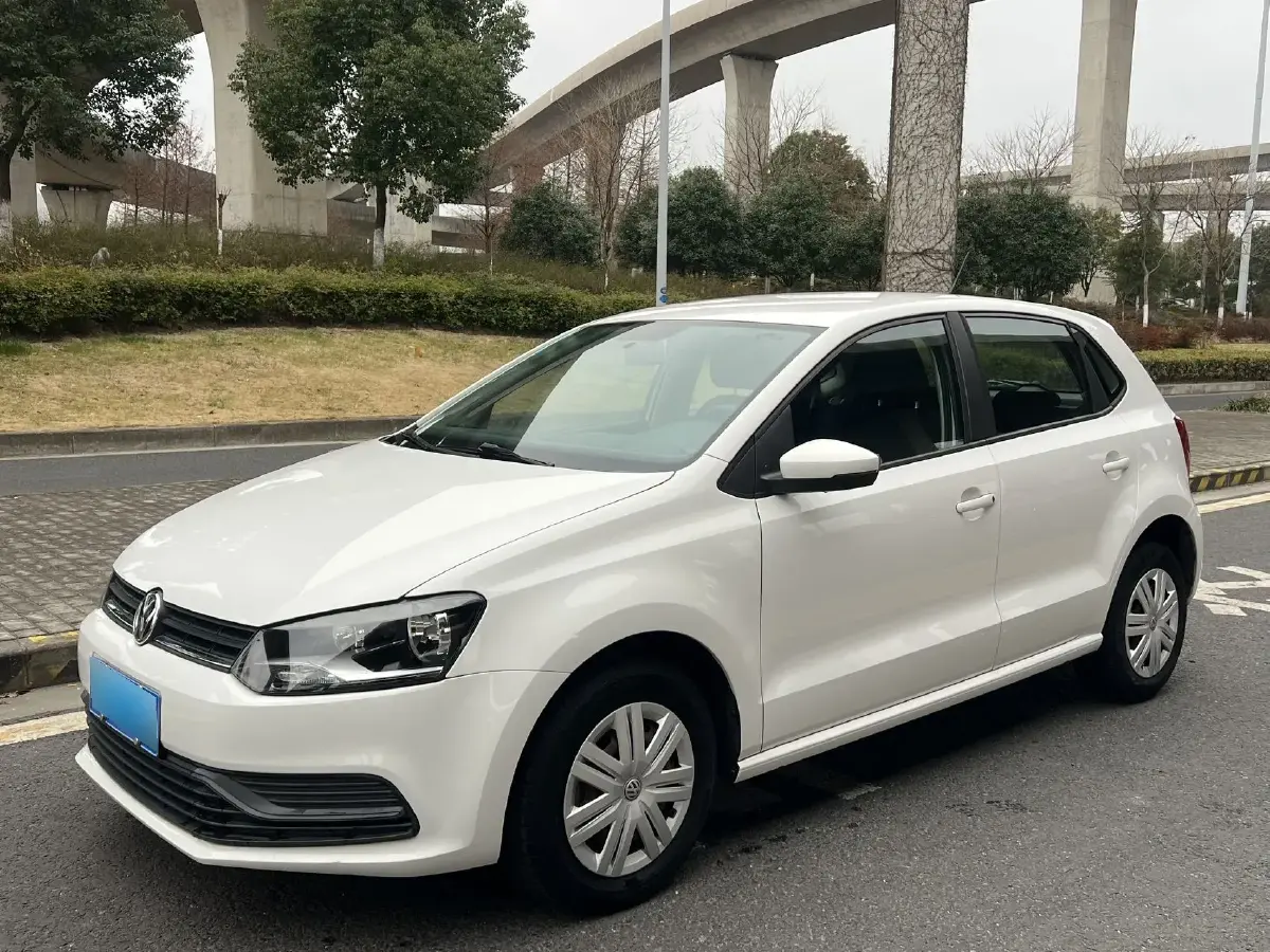 2016 Volkswagen Polo 1.4L 90HP L4 6AT