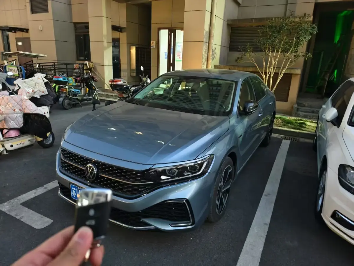 2022 Volkswagen Passat 2.0T 186HP L4 7DCT