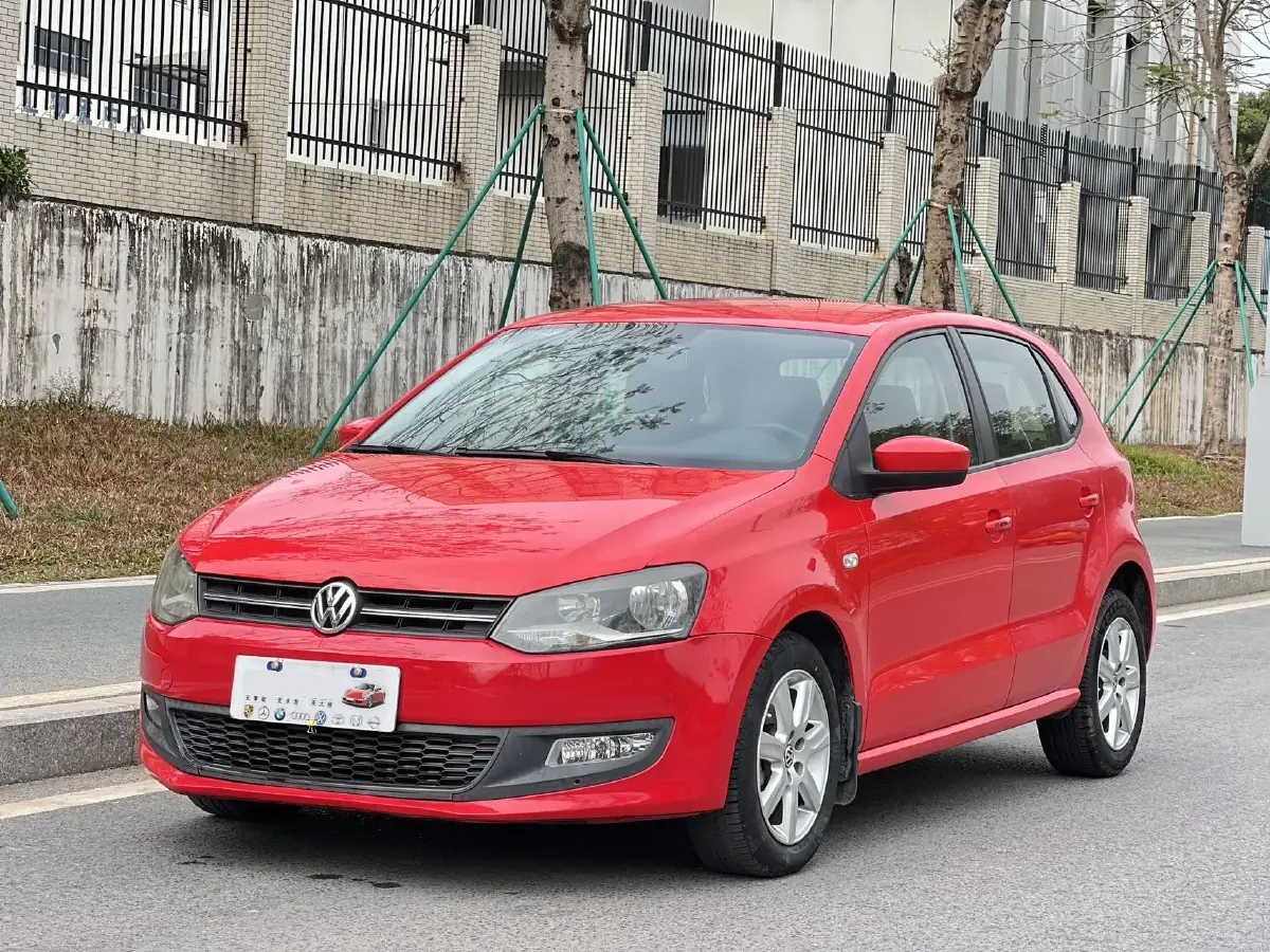 2013 Volkswagen Polo 1.4L 86HP L4 5MT