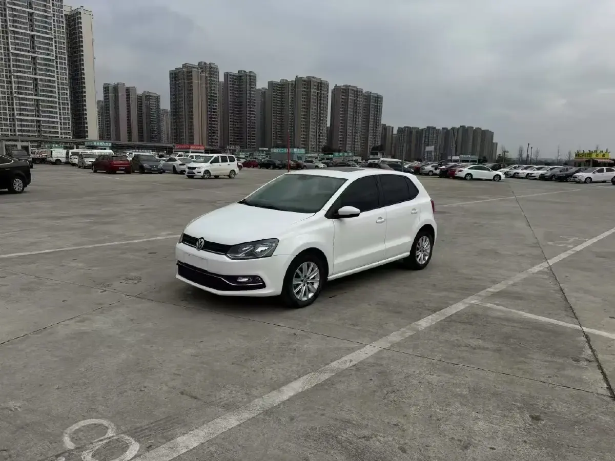 2014 Volkswagen Polo 1.6L 110HP L4 6AT