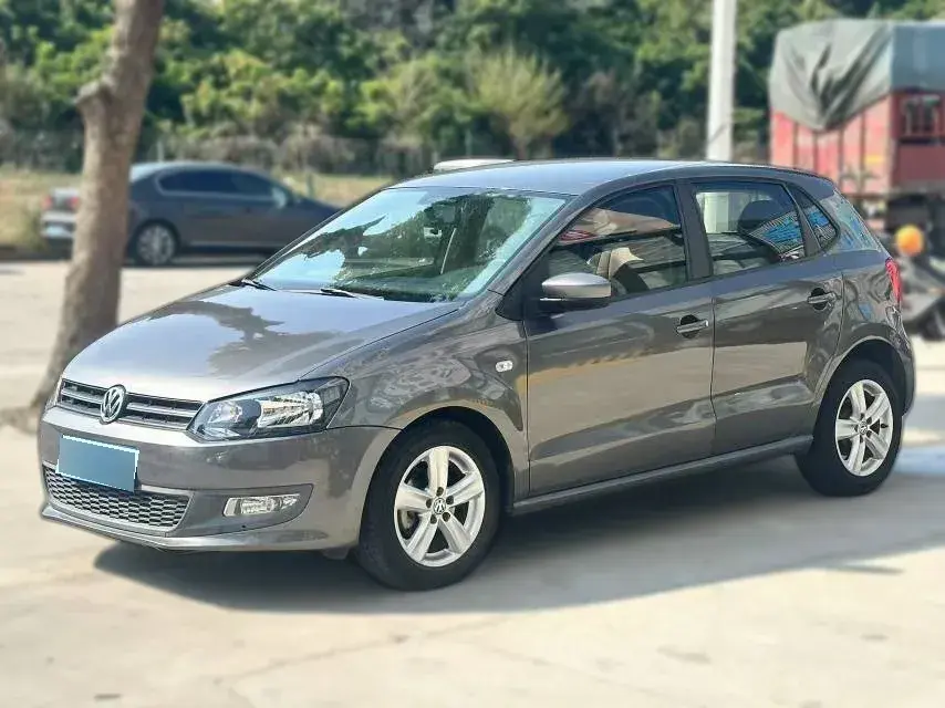 2011 Volkswagen Polo 1.4L 86HP L4 6AT
