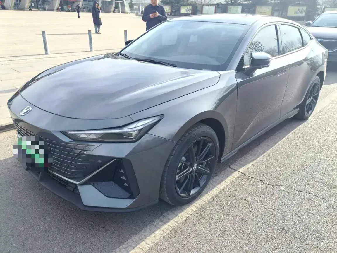 2023 ChangAn UNI-V iDD 1.5T 170HP L4 6TCT PHEV 18.4KWH