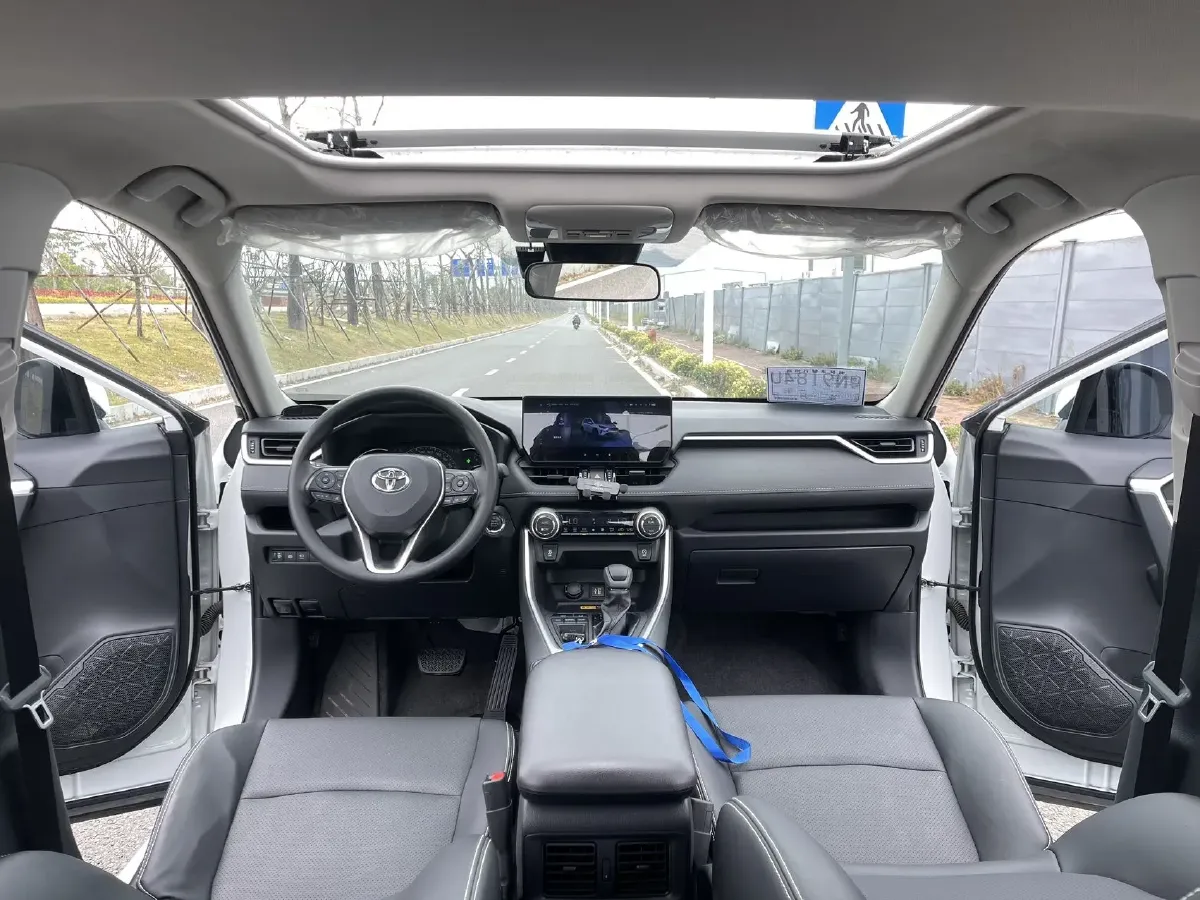 2023 Toyota RAV4 2.0L 171HP L4 CVT,autocango,china used car exporter,china ev exporter,chinese used car exporter,chinese used ev exporter