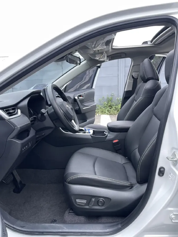 2023 Toyota RAV4 2.0L 171HP L4 CVT,autocango,china used car exporter,china ev exporter,chinese used car exporter,chinese used ev exporter