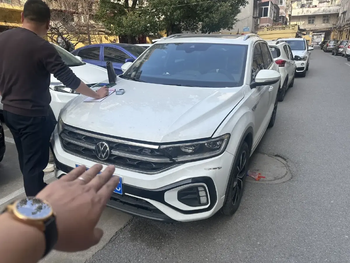 2023 Volkswagen T-Roc 1.5T 160HP L4 7DCT