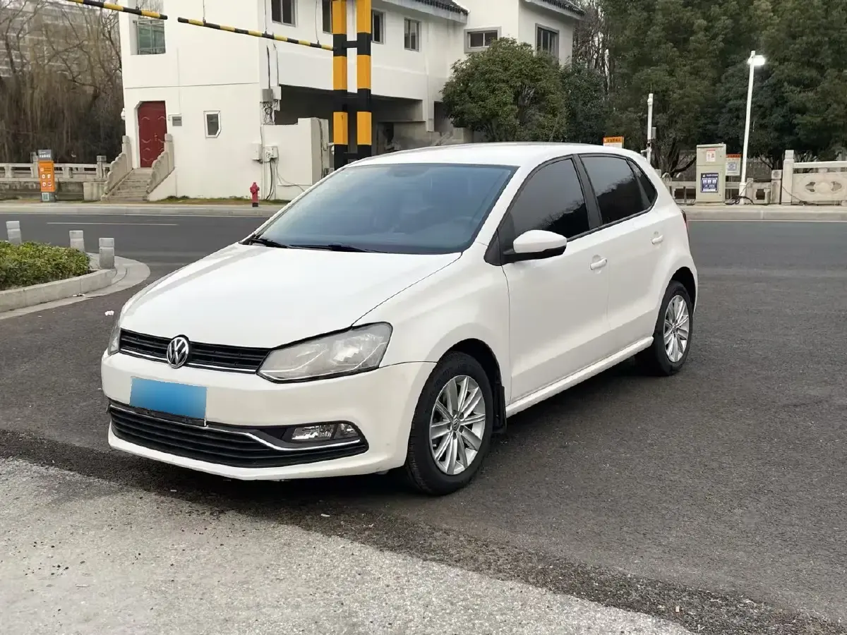 2016 Volkswagen Polo 1.6L 110HP L4 5MT