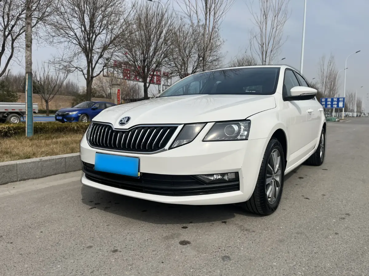 2022 Skoda Octavia 1.5L 113HP L4 5MT