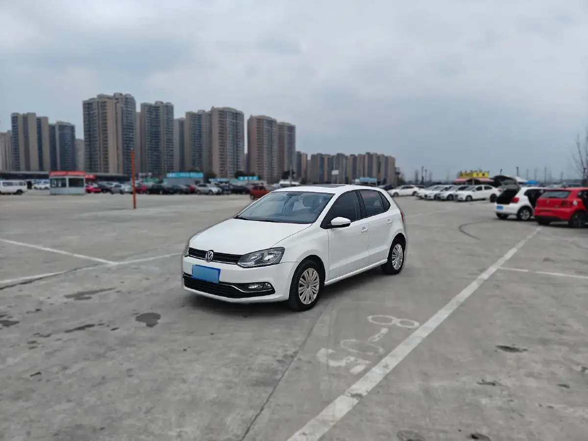 2016 Volkswagen Polo 1.6L 110HP L4 5MT