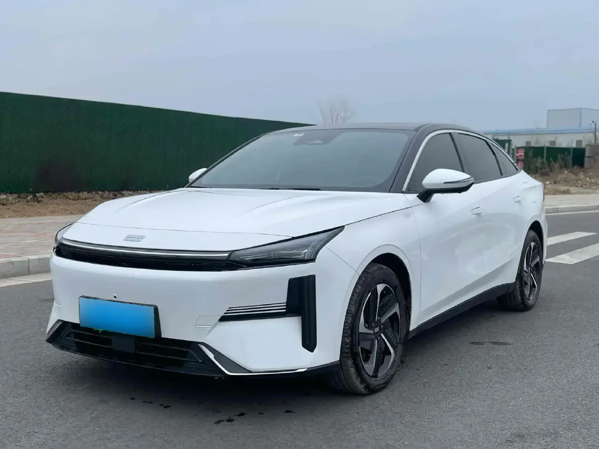 2024 Geely Galaxy L6 1.5T 163HP L4 3DHT PHEV