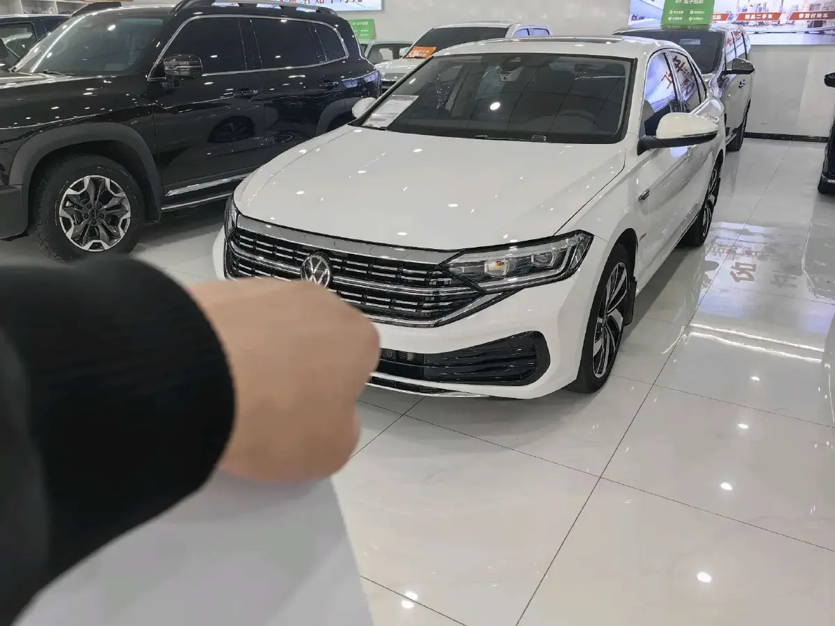 2024 Volkswagen Sagitar 1.5T 160HP L4 7DCT