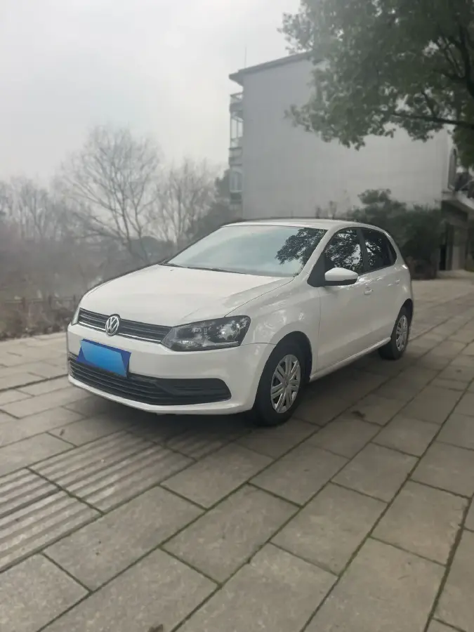 2016 Volkswagen Polo 1.4L 90HP L4 6AT