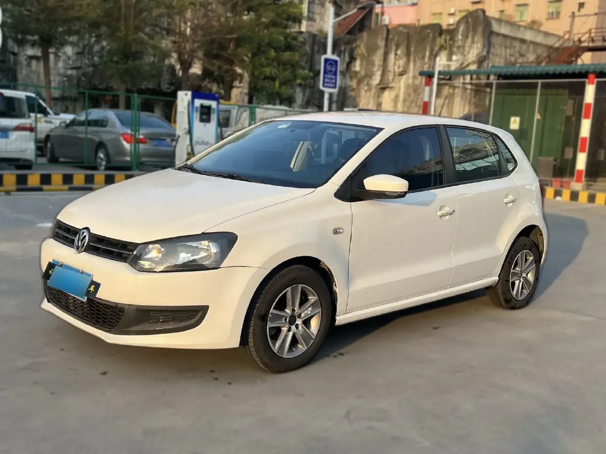 2013 Volkswagen Polo 1.4L 86HP L4 5MT