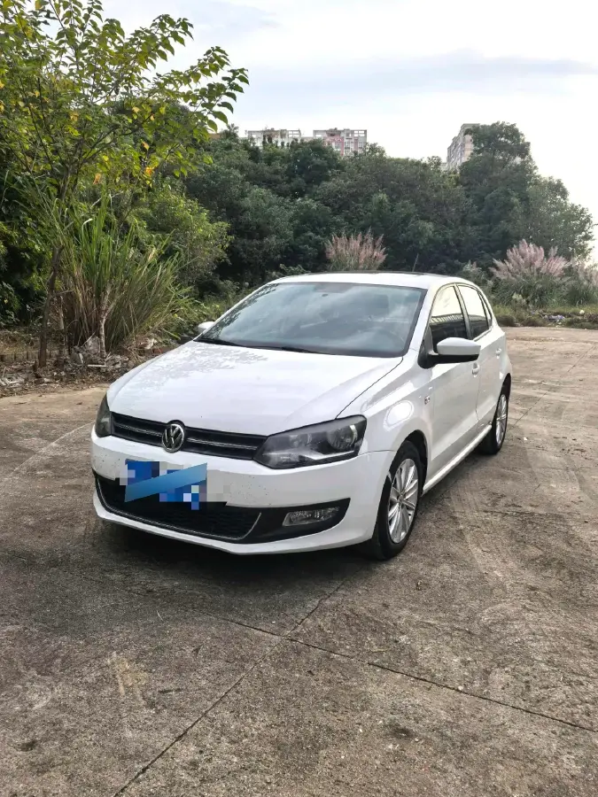 2013 Volkswagen Polo 1.6L 105HP L4 6AT